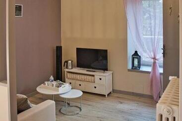 مبيت وإفطار La Jacarandière