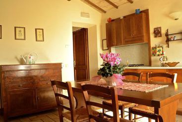 هتل Agriturismo Le Due Torri Ponte Pazienza