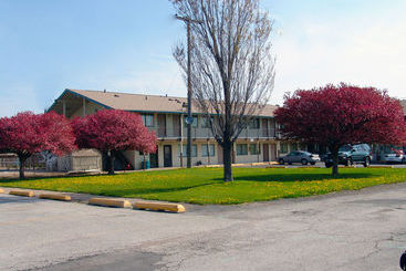 هتل Quad City Inn
