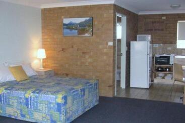 Paramount Motel