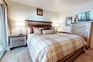 Mammoth View Villas   Near Hike/bike Trails!