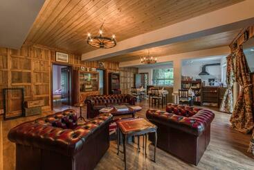 פנסיון Mountain View Lodge