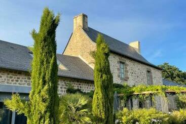 住宿加早餐  Manoir De La Nogrie   Chambre De Charme Avec Accès Privatif   Piscine Chauffée Sur Domaine 5 étoiles