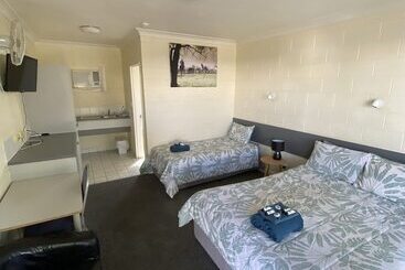 Central Point Motel