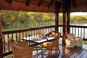 هتل Thornybush Waterside Lodge