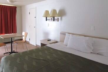 モーテル Rodeway Inn