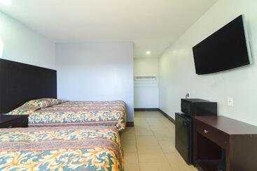 מוטל Xpress Inn & Extended Stays