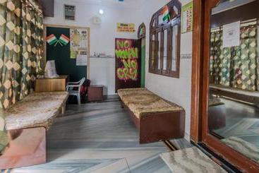 Friends Guest House And Hostel