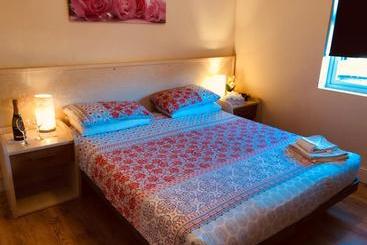 تختخواب و صبحانه Inn On The Broadway
