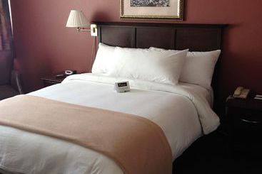 V Hotel & Suites