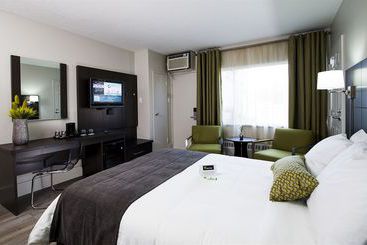 V Hotel & Suites