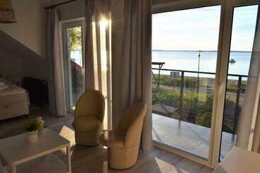 住宿加早餐  Rewianka Apartamenty Przy Samej Plaży