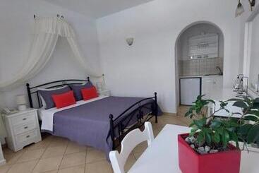 Anthonas Apartments