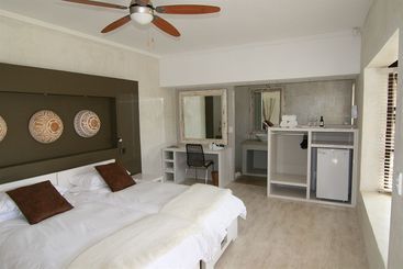 تختخواب و صبحانه Brigadoon Guesthouse