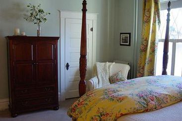 تختخواب و صبحانه The Mcfarland Inn