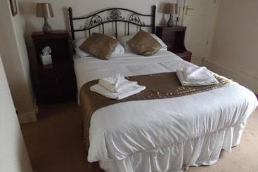 هتل Lamb Inn Ringwood Limited