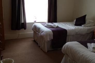 هتل Lamb Inn Ringwood Limited