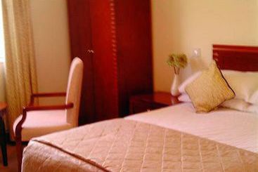 هتل The Hollybrook Country Inn