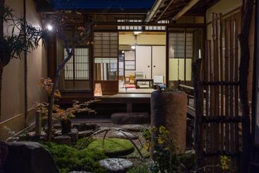 آپارتمان‌های توریست‌ها Itsutsujian Machiya Inn