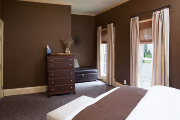 تختخواب و صبحانه Kara S Kottages @ W. Main St