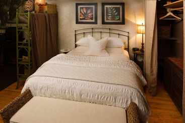 تختخواب و صبحانه Kara S Kottages @ W. Main St