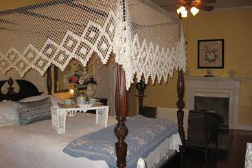 Magnolia Cottage Bed And Breakfast