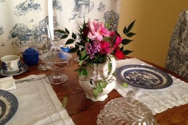 Magnolia Cottage Bed And Breakfast