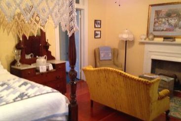 Magnolia Cottage Bed And Breakfast