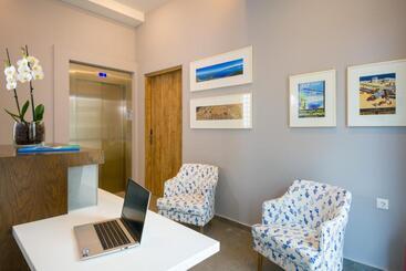 هتل Elounda Colour Apartments