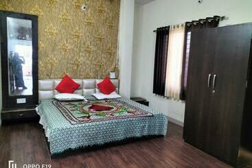 تختخواب و صبحانه Shree Guest House
