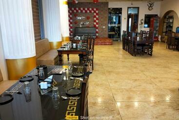 Отель Gulmohar By Wb Inn
