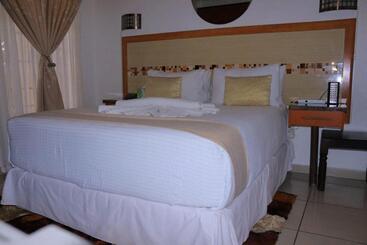 بنسيون Crown Bed & Breakfast