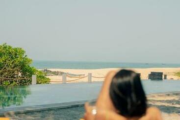 אתר נופש The Postcard On The Arabian Sea