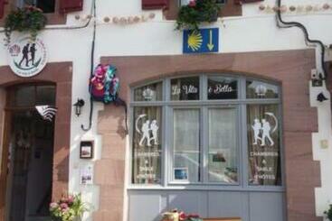 هاستل La Vita E Bella