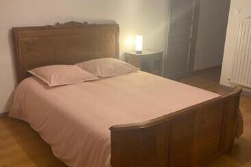 تختخواب و صبحانه La Chambre D Angèle