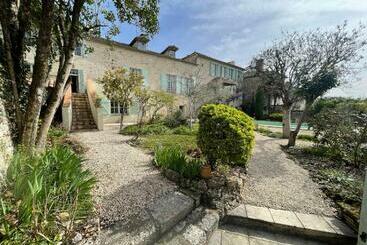 Bed and Breakfast Le Barry, South France, Avec Piscine