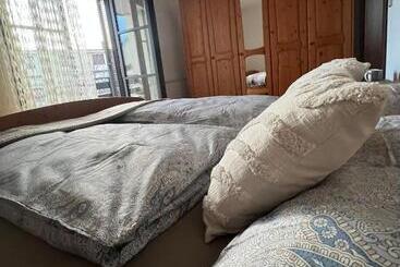 민박 Mediterranean Lake Escape House