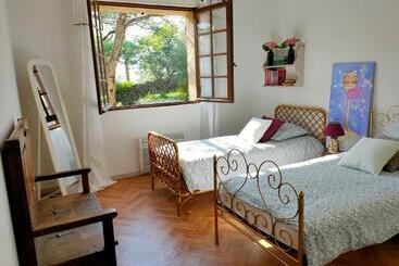 تختخواب و صبحانه Villa Les Chariotins