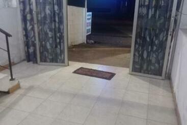بنسيون Royel One Guest House
