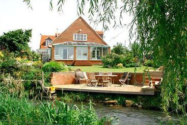تختخواب و صبحانه Bridge Cottage