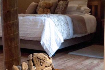 تختخواب و صبحانه Hideaway Haven