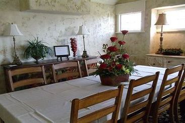 تختخواب و صبحانه The Branson House