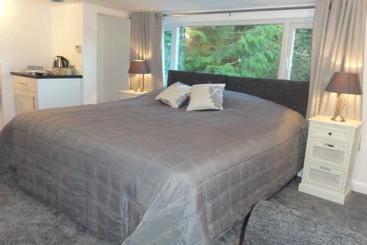 پانسیون Laburnum Cottage Guest House