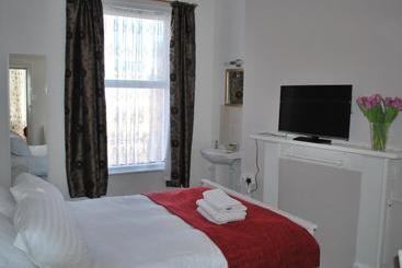 پانسیون Millifont Guest House