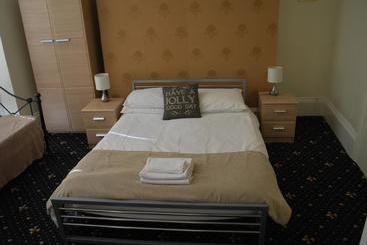 پانسیون Millifont Guest House