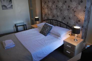 پانسیون Millifont Guest House