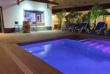 住宿加早餐  Luxury Palm Suites