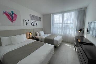 Hyde Beach House Lux Apartment