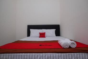 هتل Reddoorz Near Alun Alun Magelang 2