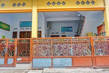 هتل Oyo 91928 Noril Haromain Homestay Syariah
